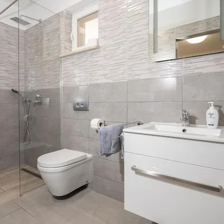 Mit Privatpool Fuer 10 Personen Ca 100 Qm In Zupanici, Istrien Binnenland Von Istrien * Labin (Istria)