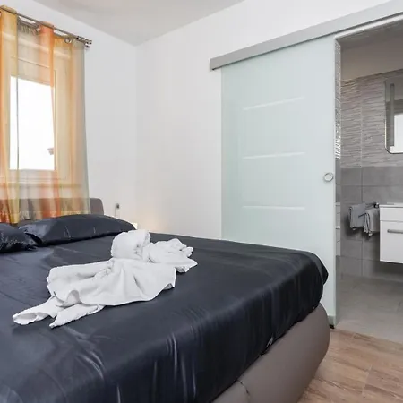 Mit Privatpool Fuer 10 Personen Ca 100 Qm In Zupanici, Istrien Binnenland Von Istrien Holiday home *